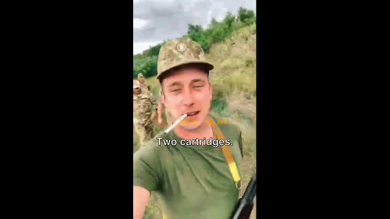 Four Ukrainian soldiers share one rifle
