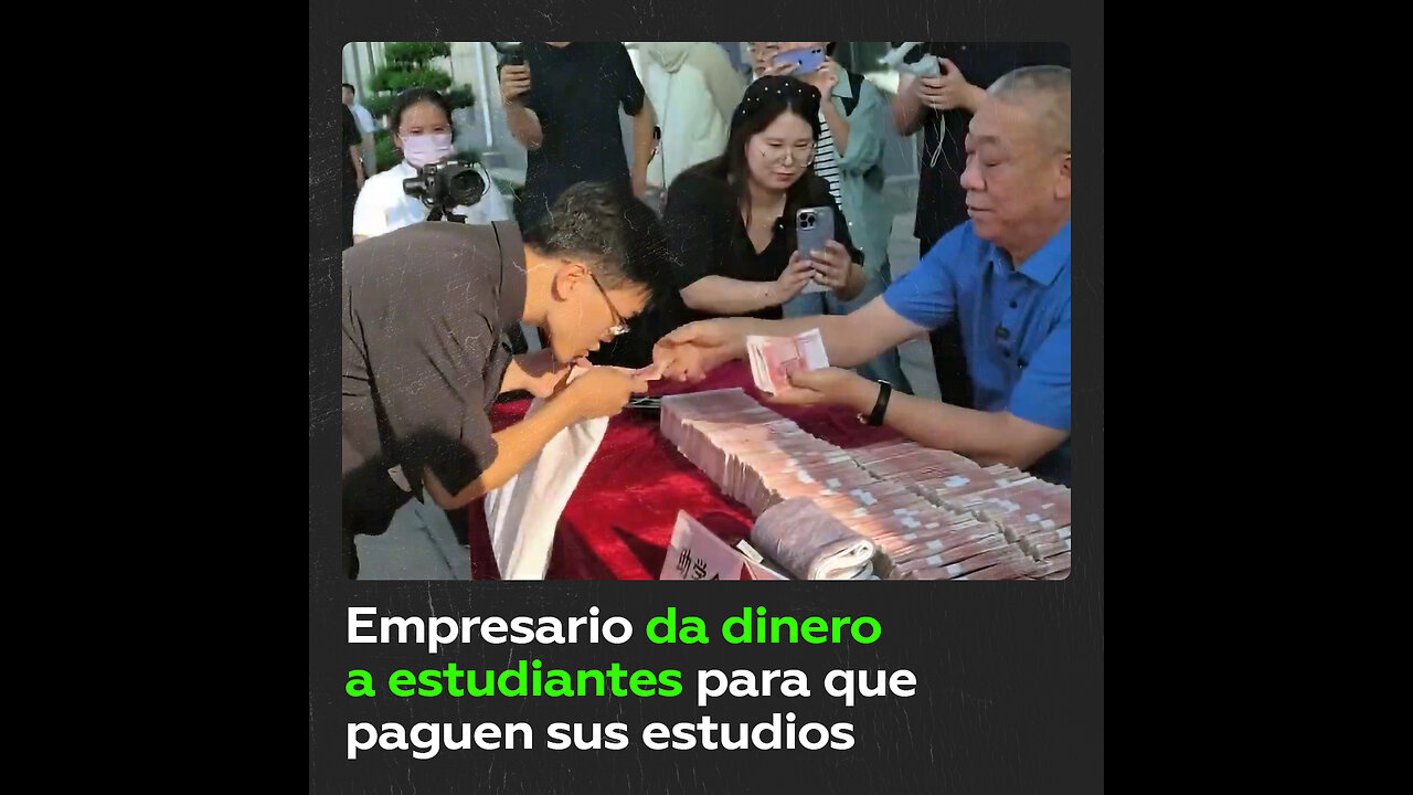 Empresario chino reparte dinero a estudiantes para pagar sus estudios