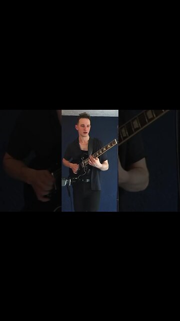 I added a slow zoom to this clip for drama x #music #guitar #livelooping #guitarist