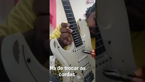 Trocando as cordas da guitarra #guitarra #encordoamento #lick #cover