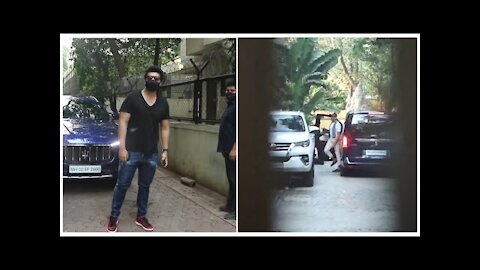 Spotted: Hrithik Roshan & Arjun Kapoor snapped at Juhu | SpotboyE