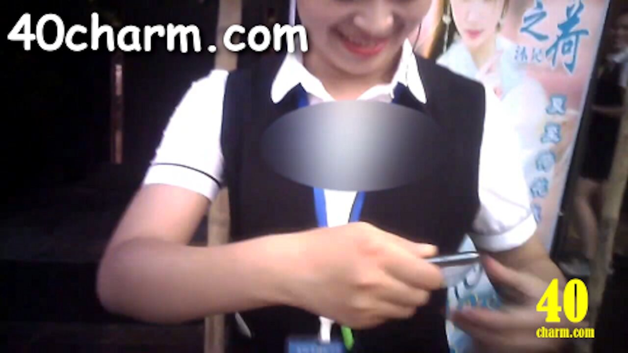 我在街上跑，我發現工人和我調情，很棒