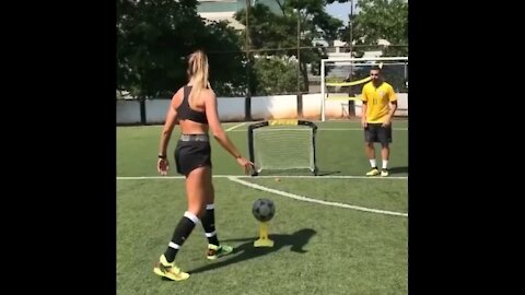 Training skills with Natalia Guitler 🇧🇷 Fun skills in brazil