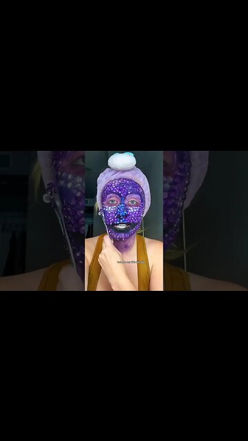 Don't look at the parade! 👀