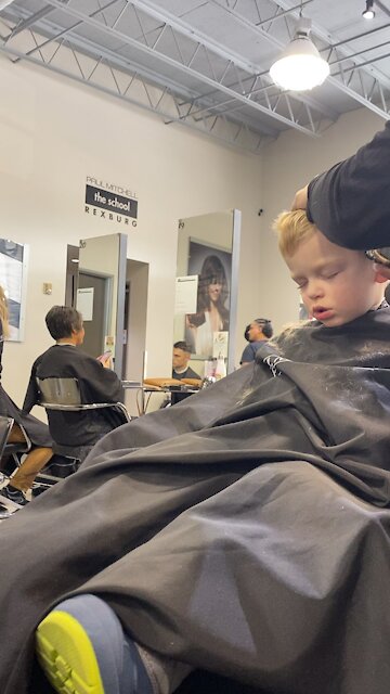 2 yr old falls asleep for his first salon haircut