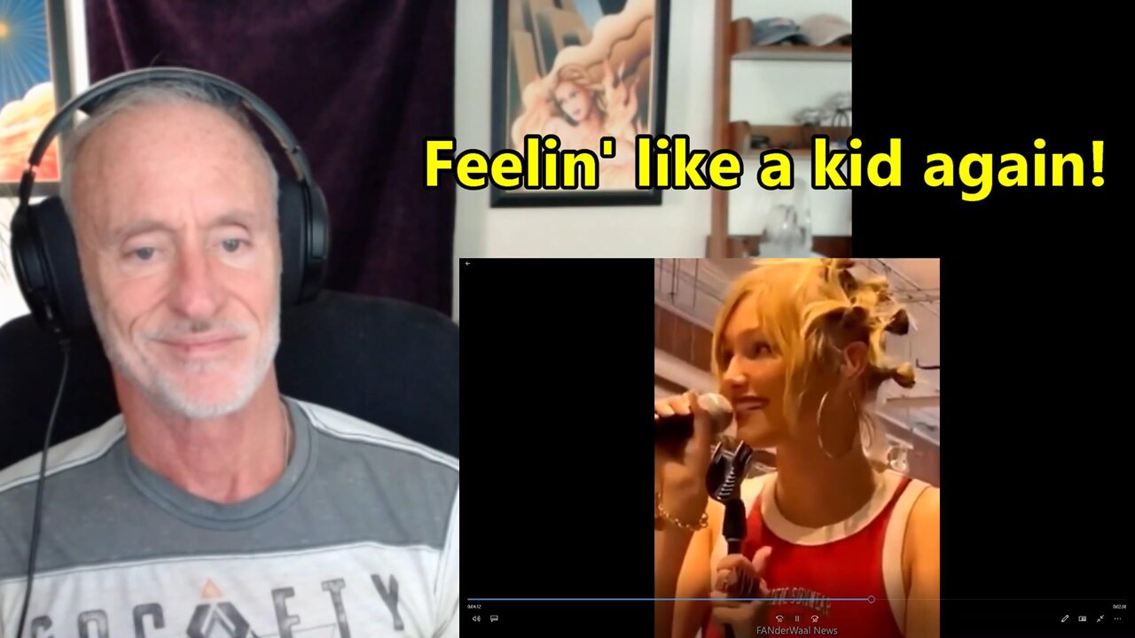 Grace Vanderwaal at PacSun -- reaction