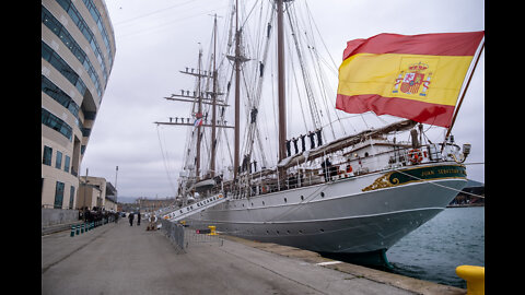 Más de 15.000 catalanes muestran su cariño a la Armada Española en Barcelona