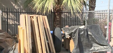 New Leaf Community makes tiny houses for homeless in Las Vegas