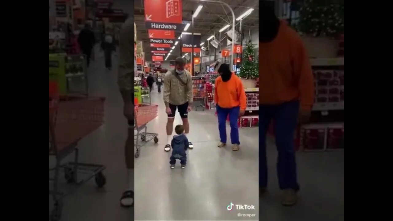 Just a cute little baby dancing untill…😂