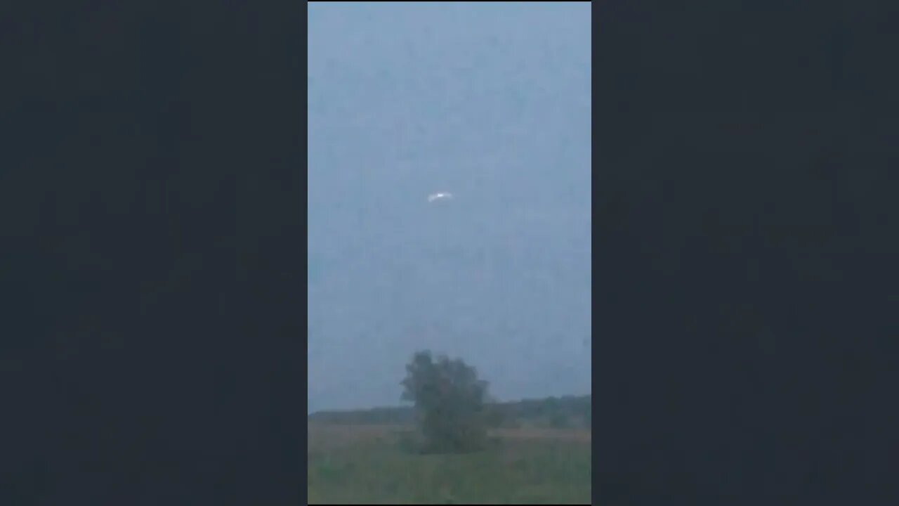 UFO in Quebec, Canada 🛸 August 2022 A person saw this hovering in St-Élie-de-Caxton 👽 CONTACT 👽