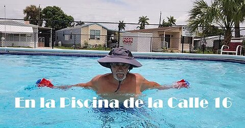 2023 M06 12 Robert en la piscina de la Calle 16