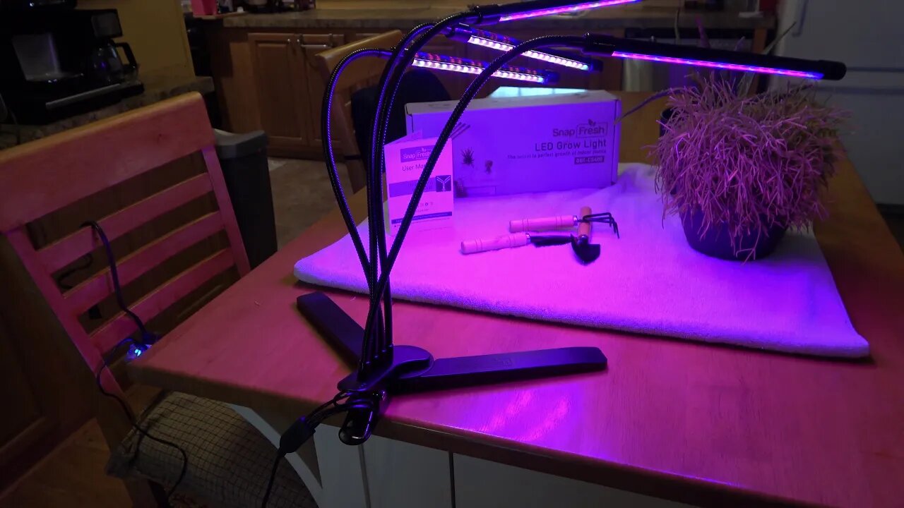 Jenn From Farpoint Checks Out A Grow light Kit From Snapfresh. It's a cool way to keep plants happy!