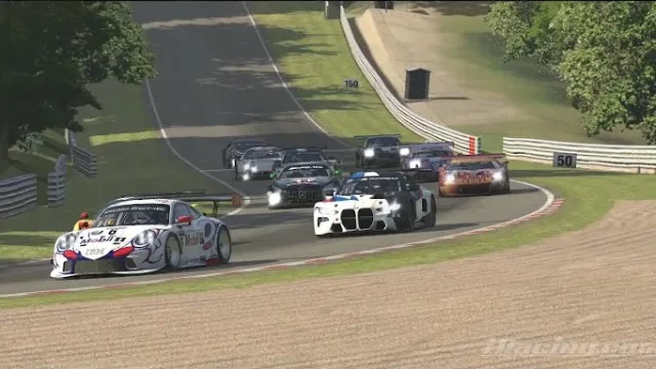 Fanatec GT3 Challenge at Brands Hatch, defense and spins how do we finish