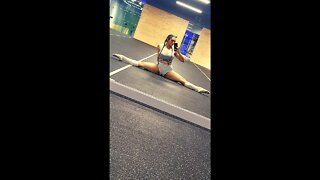 HOW TO DO THE SIDE SPLITS FOR BEGINNERS #SHORTS #TIKTOK