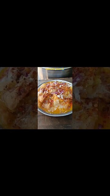 samosa चाट देखो 😱#viral #blogs #foodshorts #funny #youtubeshorts #streetfood #shortsfeed #shorts
