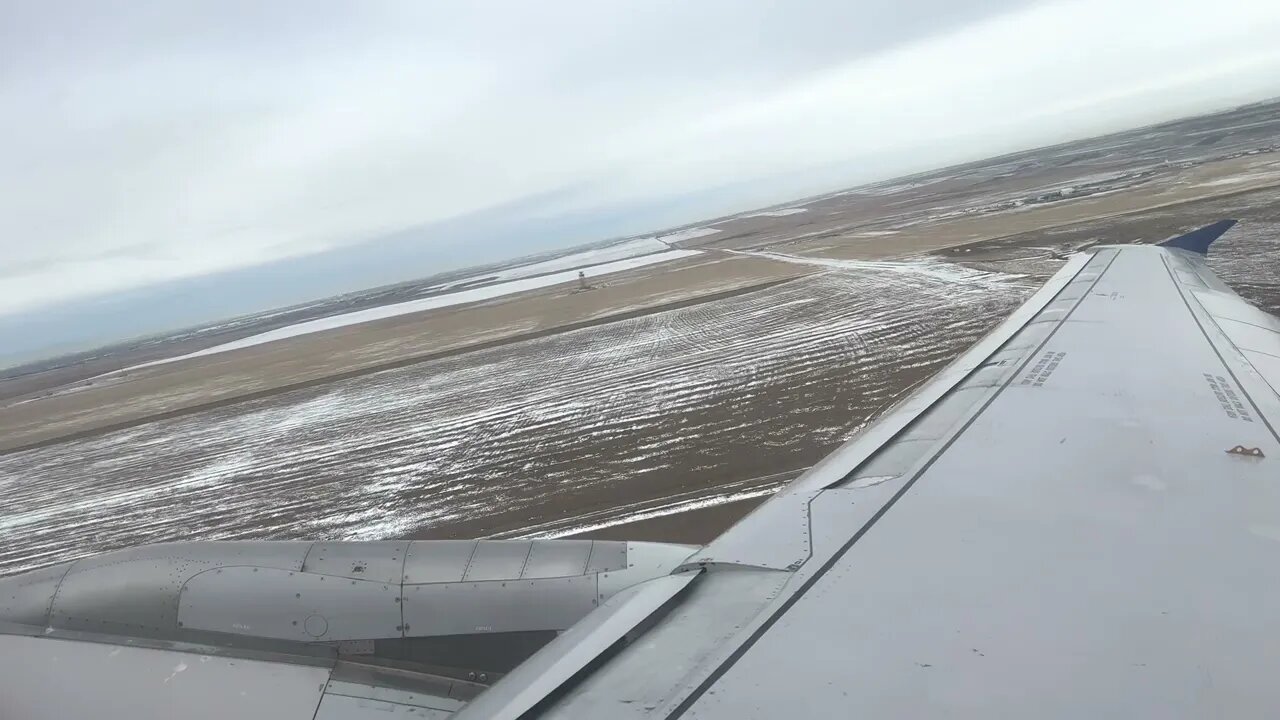 United Airlines Airbus A320 Departing Denver Runway 25