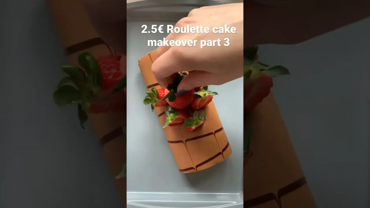 Make a delicious 2.5€ convenience store strawberry Roulette into a fancy and luxury cake Part 3