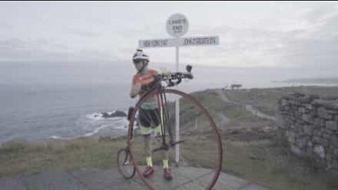 Senhor de 55 anos bate recorde mundial em "Penny Farthing"