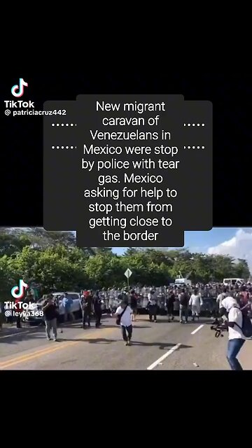 Migrants rush Mexico border