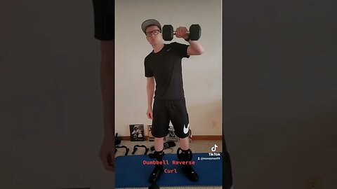 Pop Smoke Dumbbell Reverse Curl