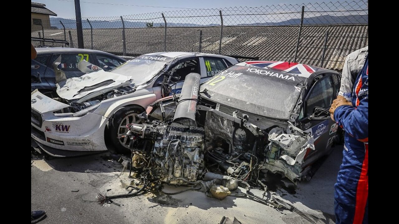 Big crash in the streets of Vila Real Portugal - WTCR Race 1