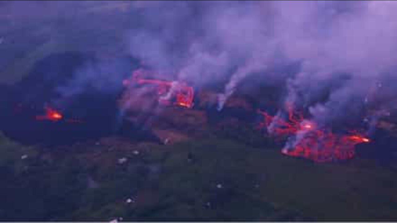 Immagini aeree dell'eruzione del vulcano Kilauea nelle Hawaii