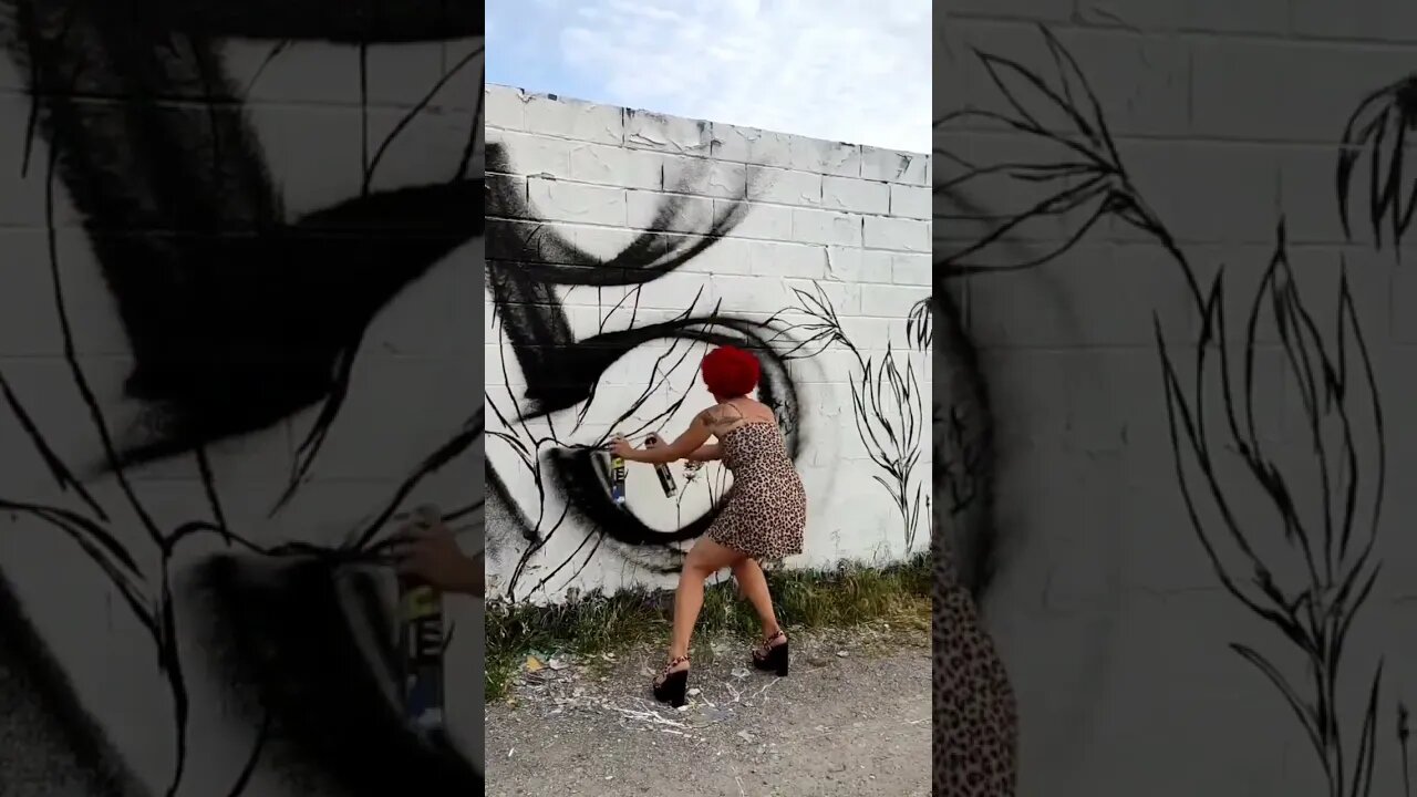 GIRL DOES HUGE GRAFFITI TAG WITH 2 MAD MAXXX CANS 😲 #graffiti #graffitiart #shorts