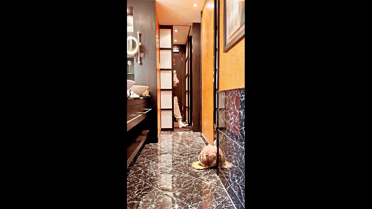 Scary prank 😂😂