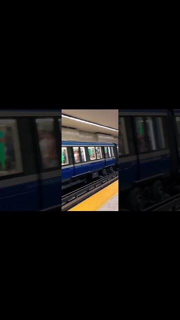 Jam-packed metro Montréal passenger #viralvideo #train #montreal #travel