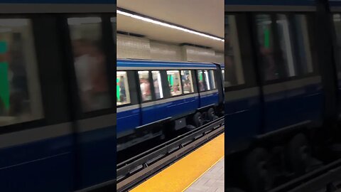 Jam-packed metro Montréal passenger #viralvideo #train #montreal #travel