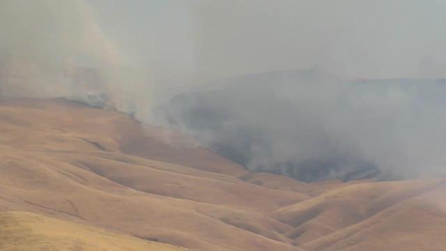 Tarina Fire burns east of Bakersfield along Breckenridge Road