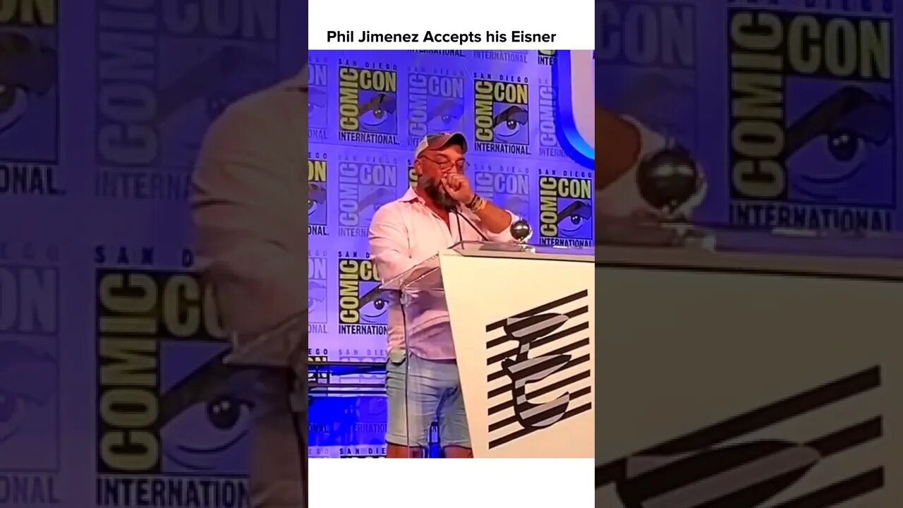 Phil Jimenez Accepting his Eisner For Wonder Woman Historia ❤