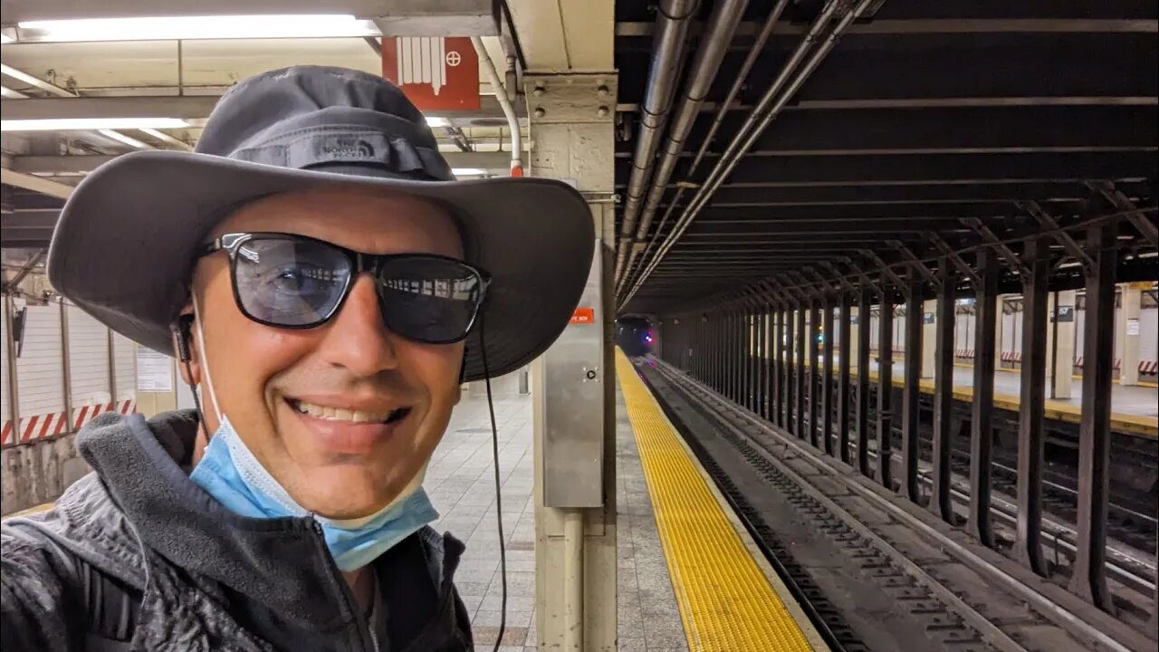 Transferring from the 6 train to the R train at the 59th St subway station in New York City.