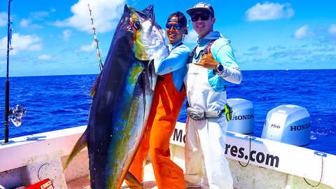 50 MILES Offshore LIVE BAITING Yellowfin TUNA & MAHI in HAWAII!