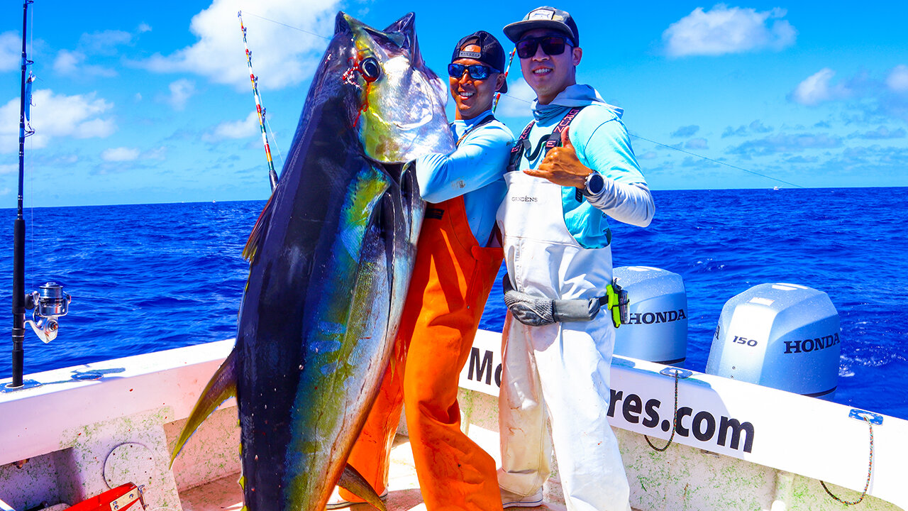 50 MILES Offshore LIVE BAITING Yellowfin TUNA & MAHI in HAWAII!