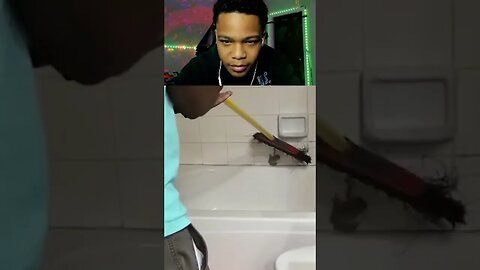 Streamer Gets Scared At A Frog Jump 😭😭