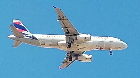 Airbus A320 PR-MBF coming from São Luís do Maranhão and A320NEO PR-XBQ from Belém to Fortaleza