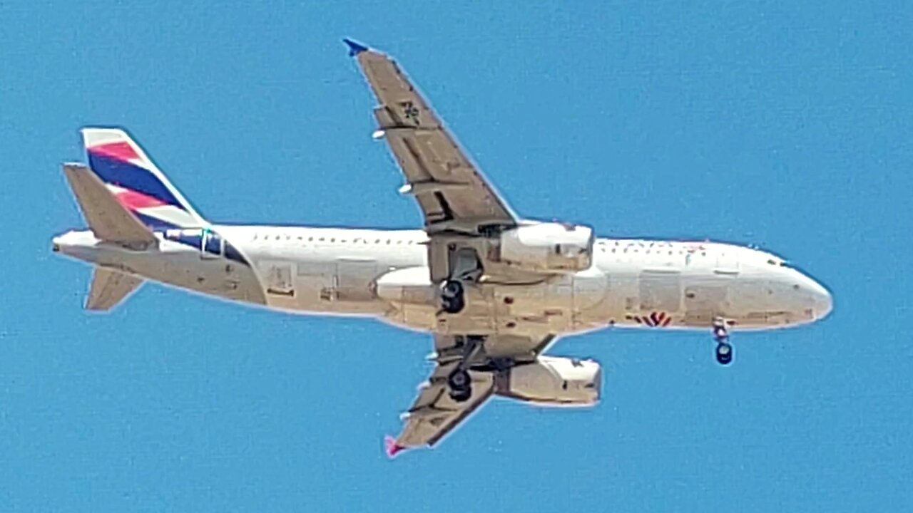Airbus A320 PR-MBF coming from São Luís do Maranhão and A320NEO PR-XBQ from Belém to Fortaleza