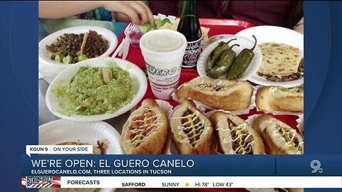 El Guero Canelo serving takeout food