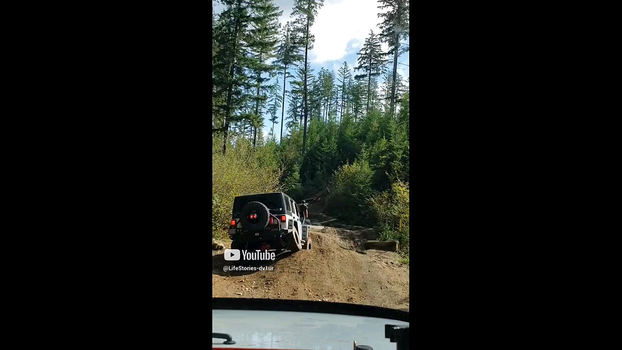 using a guide for the switchbacks at Tahuya #wheeling #jeep #Shorts #Short