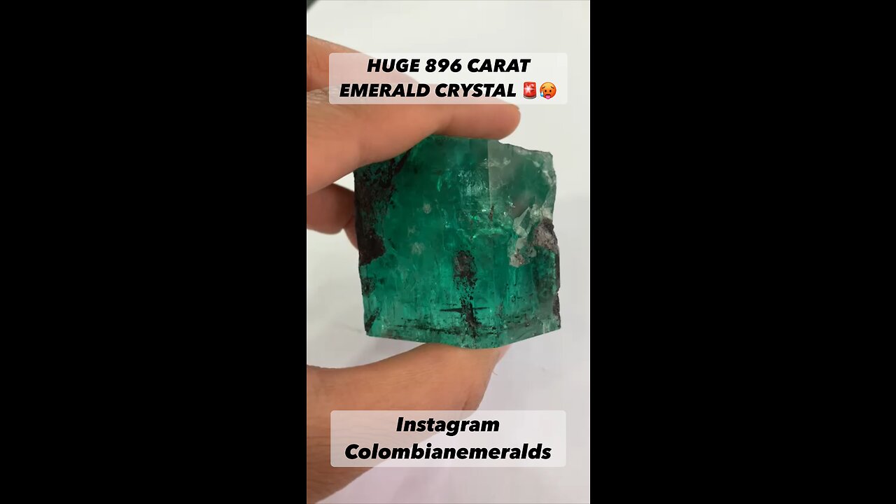 Huge rough raw uncut natural Colombian emerald weighing 896 carats from Muzo very rare