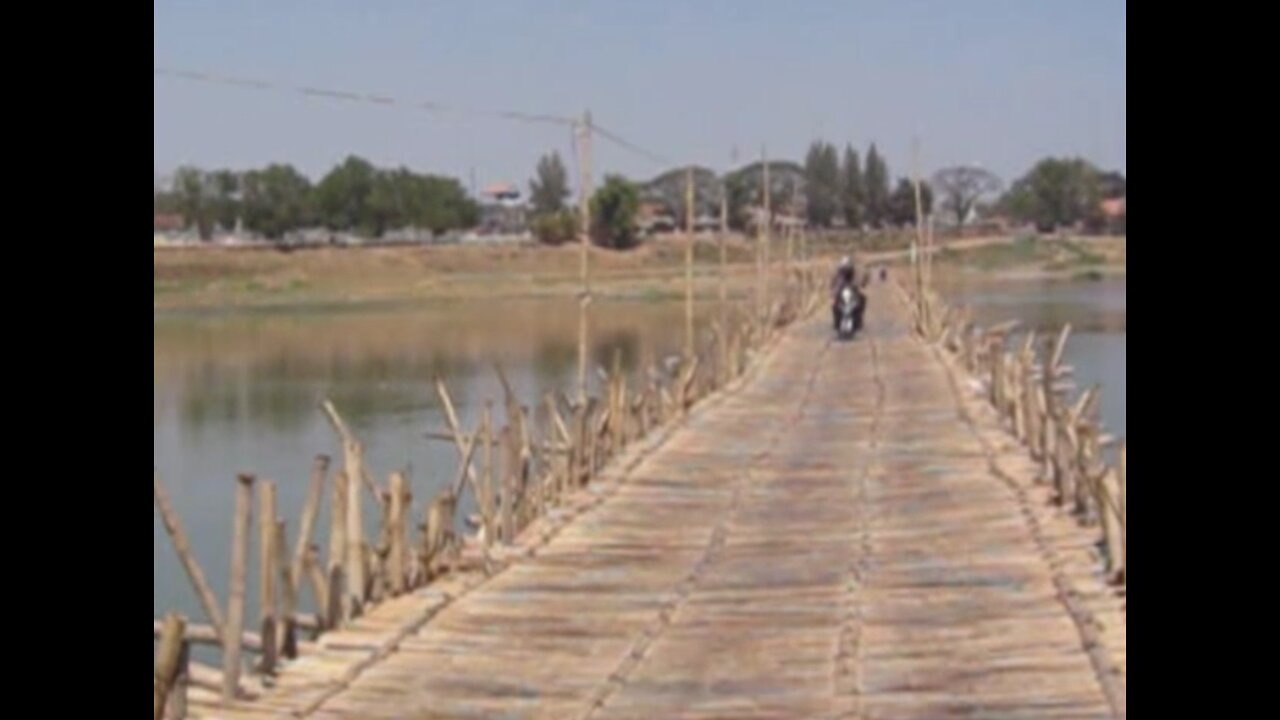 Cambodia កម្ពុជា, Kampong Cham ខេត្តកំពង់ចាម - bamboo bridge 2013-02