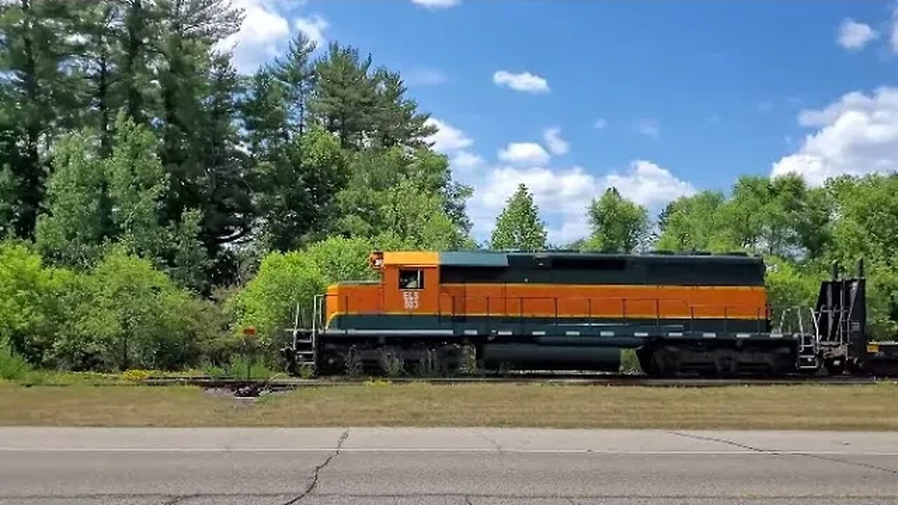 Train Cruising Thru Pembine, WI Along Highway 141 During Holiday Traffic.. #trains | Jason Asselin