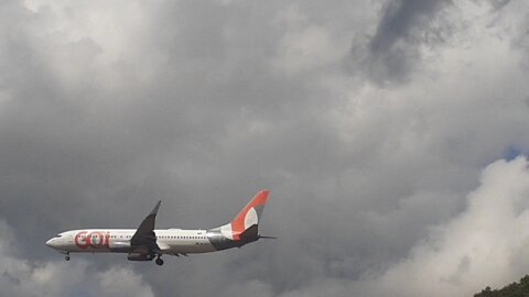 Airbus A320 PR-MHA e Boeing 737-800 PR-GTH ambos vindos de Brasília para Manaus