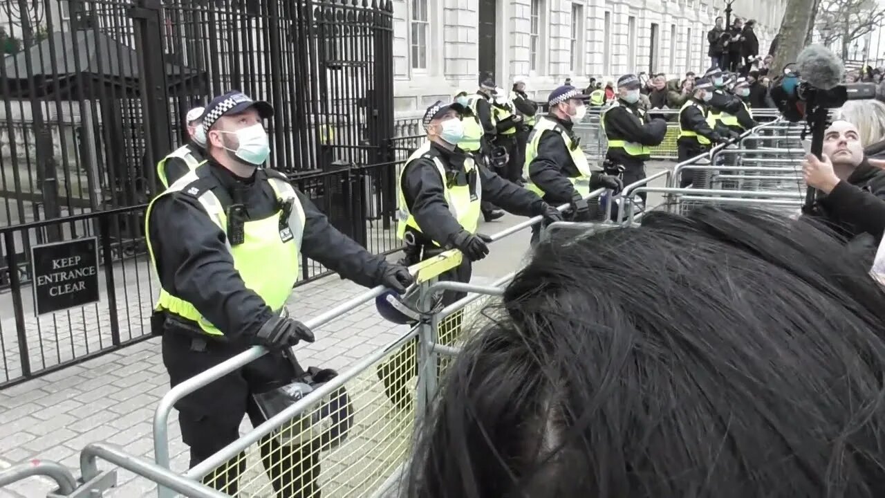 EGGS HIT THE BARRIER OUT SIDE DOWNING STREET #metpolice