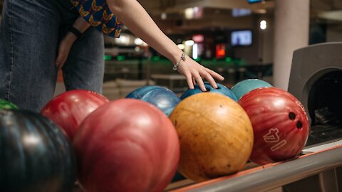 When you play bowling first time 😂🎳First Time Bowling Fun!!Beginner Bowling - How to KEEP a Consistent Line