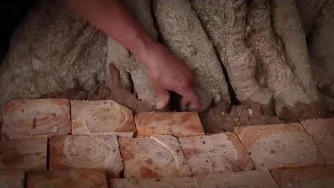 Building Complete and Warm Survival Shelter In The Trunk , Fireplace With Clay , Crab Trap