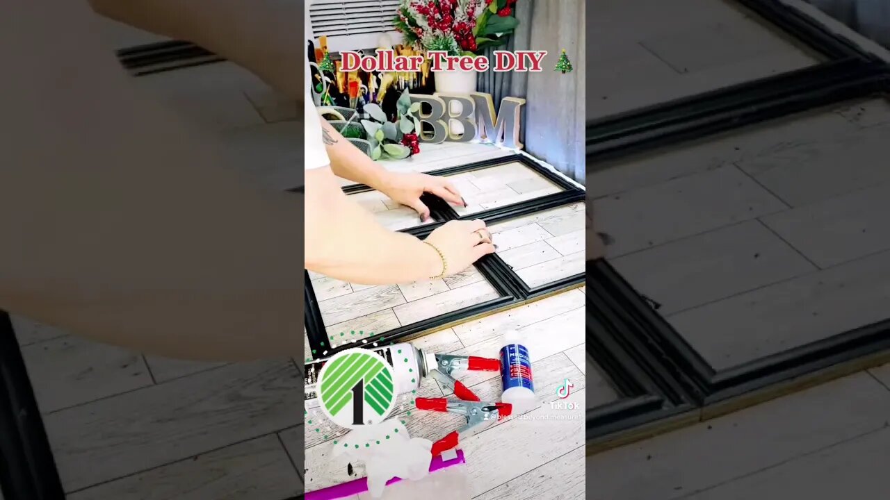 😱Gorgeous Dollar Tree DIY, Dollar Tree DIY 🎄Christmas 🎄window and wreath, #dollartreediy #shorts