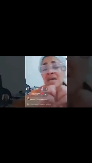 Tiazinha achando que Neymar tá na live com Cristiano Ronaldo