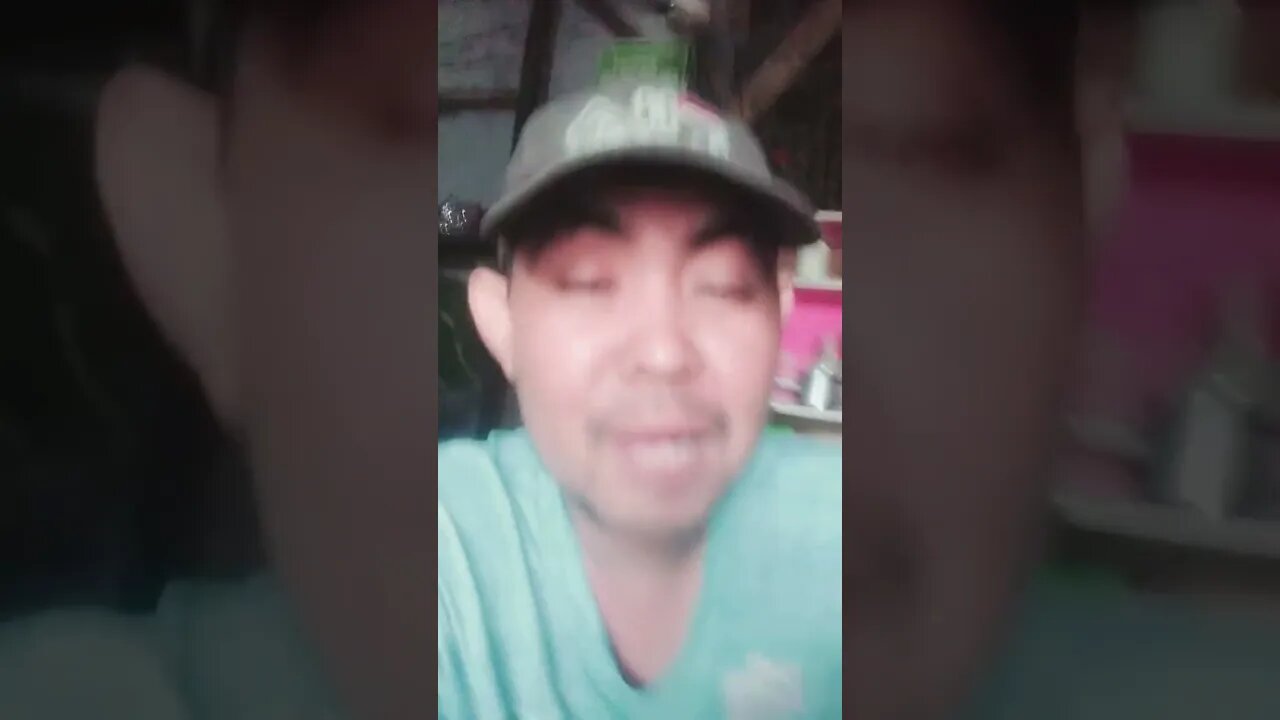 Makan sama lengkuas dan gorengan.